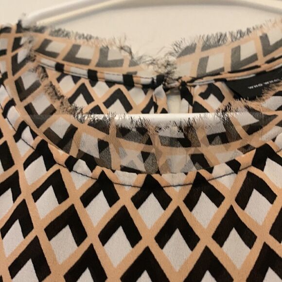 Who What Wear tan black sleeveless blouse with frayed edges Size M Length 26” - Picture 4 of 8